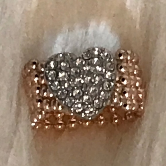 NWOT Guess Rose Gold Tone Ring With Stretchable Band & White Rhinestones - Picture 7 of 9